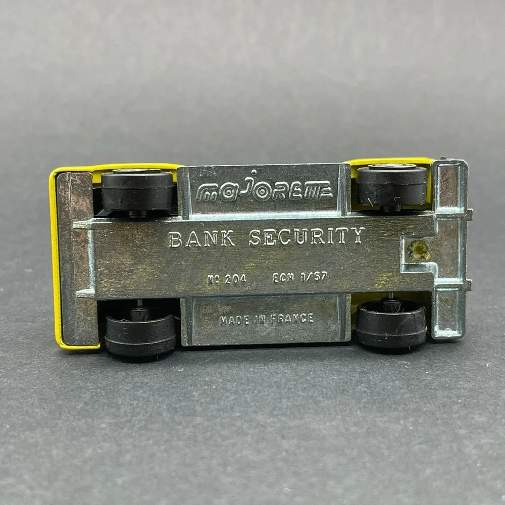 Majorette Armored Bank Security Armored Car Delivery Truck Graphics Diecast 1/57